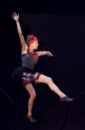 ESPECTACLE: La Senyora Gómez – COMPANY YEPA!